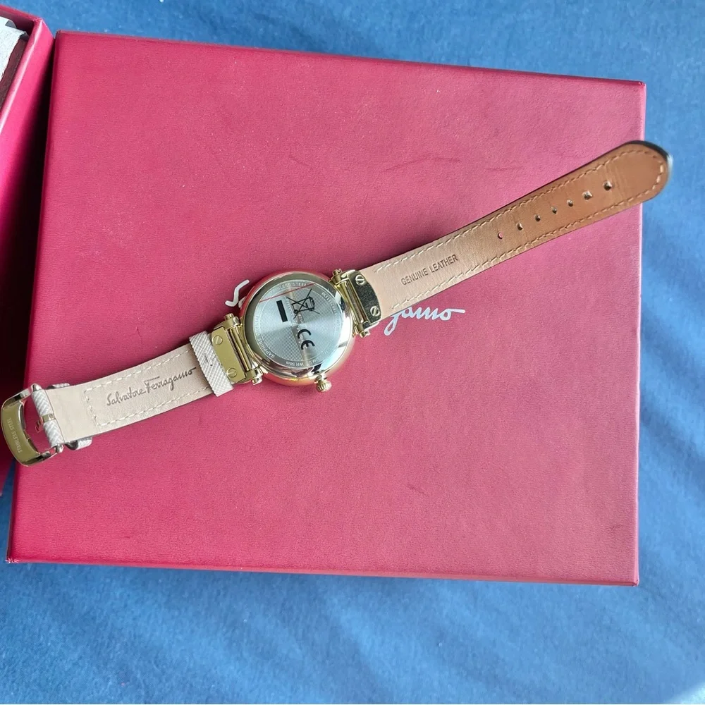 Salvatore Ferragamo Style Ladies Quartz Watch Pink Mother of Pearl Dial